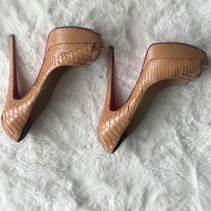 Christian Louboutin Lady peep Python